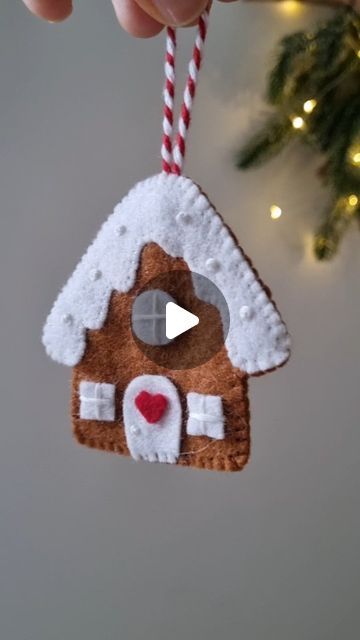 What a Curly Life - baby decor on Instagram: "🌟 Day 2 of free advent calendar is here! 🌟 Make this sweet Gingerbread House following the tutorial. You can download the patterns on my website. Find the link in profile and stories. 😊 🏠🎄If you enjoy this pattern, please share it with others, make it for others and help me on this mission to spread some love. I hope you enjoy it! and if you make it, please share. I can't tell you how happy it makes me. I can't believe some of you have already made the penguin I released yesterday! You're the best. ❤️ 🪡🧵 You'll need: - Felt sheets in ginger, white and red - Embroidery thread in white and brown. - Cord or lace - Glue gun or felt glue - sewing needles - Scissors #ChristmasSewing #DIYChristmas #HolidayCrafts #HandmadeGifts #SewingPatterns # Felt Gingerbread House Pattern, Ginger House Ideas, Felt Gingerbread Ornaments Free Pattern, Gingerbread Felt Ornaments Diy, Gingerbread House Felt Ornament, Gingerbread House Embroidery, Felt Gingerbread House Ornament, Christmas Tree Felt Ornaments, Felt Sheet Crafts