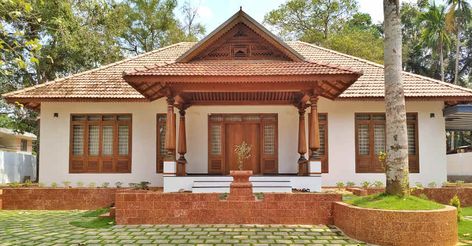 Traditional House Plans Kerala, Traditional House Design, Kerala Home Plans, Kerala Traditional House, Kerala Architecture, Kerala Home, Hut House, Kerala House, Courtyard House Plans