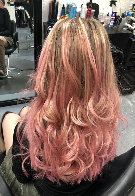 Light Pink And Blonde Highlights In Brown Hair, Blond With Pink Hair, Honey And Pink Hair, Light Pink On Brown Hair, Pink Streak Hair Blonde, Brunette With Blonde And Pink Highlights, Pink Hair For Blondes, Pink Blonde Hair Highlights, Subtle Hair Dye Ideas For Blondes