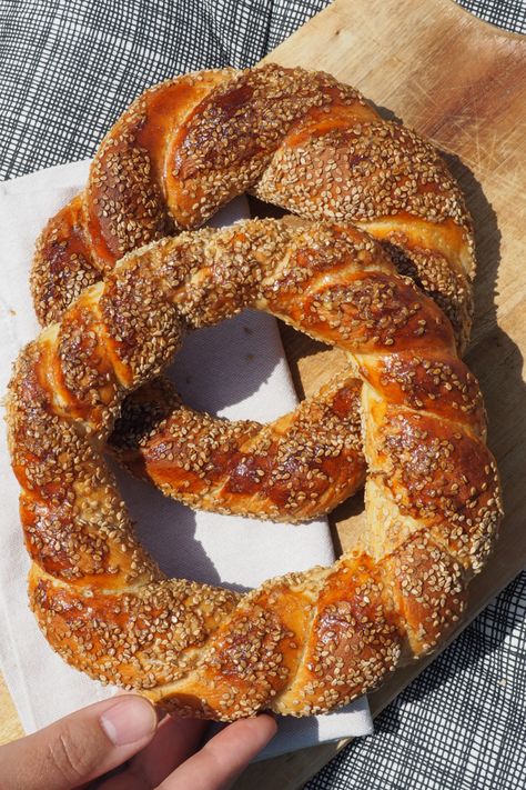 Turkish Bakery, Turkish Simit, Lebanese Breakfast, Easy Bakes, Turkish Dessert, Breakfast Presentation, Bakery Interior, Visit Istanbul, Turkish Desserts