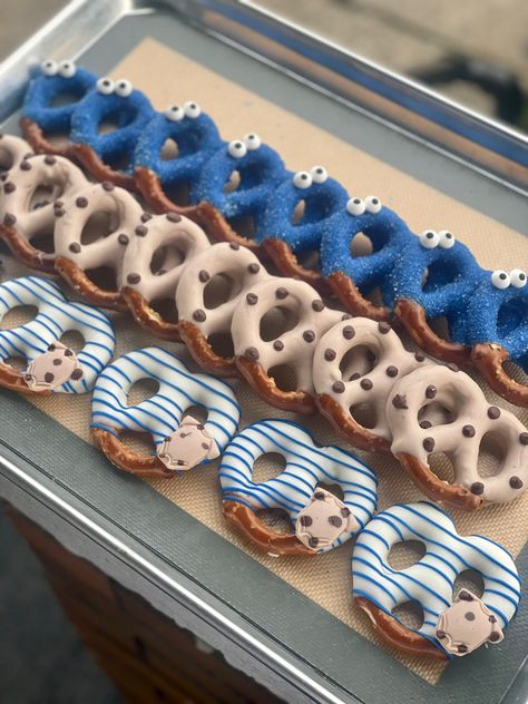 Cookie Monster 1st Birthday Treat Table, Sesame Street Pretzels, Cookie Monster Pretzel Rods, Cookie Monster Treats Desserts, Cookie Monster 1st Birthday Treats, Sesame Street Chocolate Covered Pretzels, Cookie Monster Foodie Truck Party, Cookie Monster Strawberries, Cookie Monster Baby Shower Treats