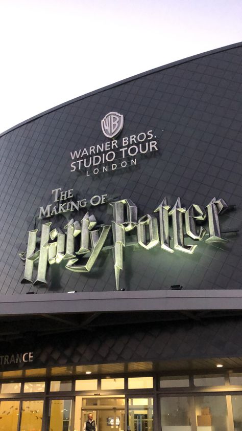 London Harry Potter, Harry Potter Tour, Tour Aesthetic, Harry Potter Studio Tour, Aesthetic London, Harry Potter Studios, Comfort Movies, Acceptance Letter, Harry Potter Aesthetic