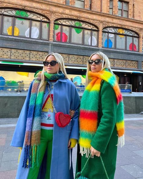 Colourful Winter Outfits, Colorful Winter Outfits, 2024 Lookbook, Pinterest Wardrobe, Colorful Scarves, Bright Outfits, Cold Fits, Dramatic Style, Trendy Fashion Tops