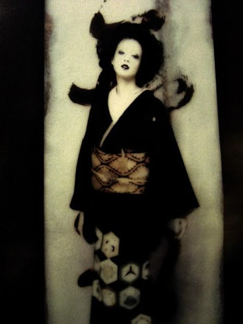 + Japanese Goth Aesthetic, Madama Butterfly, Japanese Horror, Geisha Art, Kimono Design, Shooting Photo, Cinematic Photography, Sumi E, Japan Art