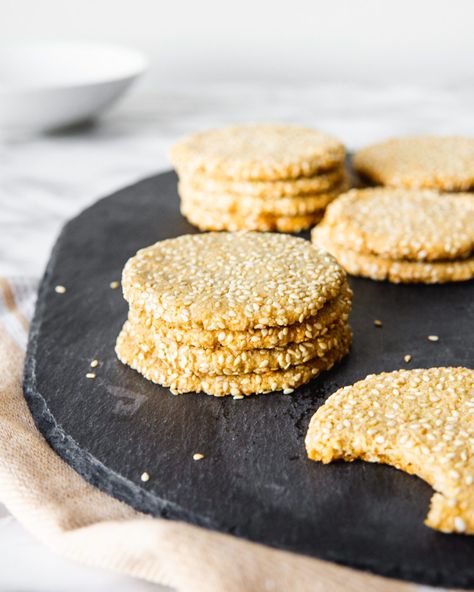 Honey Sesame Cookies - The Mindful Meringue Best Italian Cookie Recipe, Tahini Recipes, Sesame Snacks, Sesame Snaps, Sugar Free Biscuits, Italian Cookie Recipe, Plant Based Cookies, Sesame Cookies, Honey Sesame