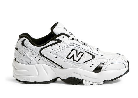 New Balance 452 White, Women New Balance, New Balance 452, Zapatillas New Balance, Pretty Shoes Sneakers, Flight Club, New Balance Black, Fun Heels, Black And White Shoes