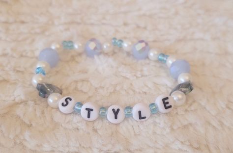 Taylor Swift Bracelets Big Beads, Taylor Swift Style Bracelet, Taylor Swift Eras Your Bracelet, Eras Tour Friendship Bracelets Aesthetic, Taylor Swift Friendship Brackets, Style Bracelet Taylor Swift, 1989 Taylor Swift Friendship Bracelet, Bead Bracelets Taylor Swift, Era Tour Bracelet Ideas