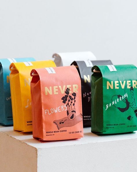 Foodtrucks Ideas, Coffee Bag Design, Coffee Lab, Coffee Pack, Modern Packaging, Coffee Bags, Coffee Shop Design, Tea Packaging, Coffee Packaging