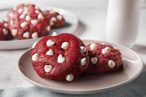 From Christmas to Valentine’s Day to Fourth of July, these red and white Cream Cheese Chip Red Velvet Cookies are perfect for any occasion. Start baking today! Red Velvet Cookies With Cream Cheese Chips, Hersheys Cream Cheese Chips Recipes, Hersheys Cream Cheese Chips, Porch Bakery, Cream Cheese Chips, Hershey's Recipes, Red Velvet Cookie Recipe, Hershey Recipes, Crumble Cookie