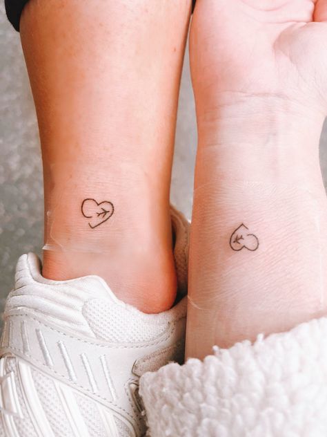 Friendship travel tattoo Beachy Best Friend Tattoos, Bestie Tattoos Long Distance, Matching Travel Tattoos Best Friends, Travel Bestie Tattoos, Unique Best Friend Tattoos Small, Sister Travel Tattoos, Mother Daughter Travel Tattoos, Tattoos That Represent Friendship, Girls Holiday Tattoo