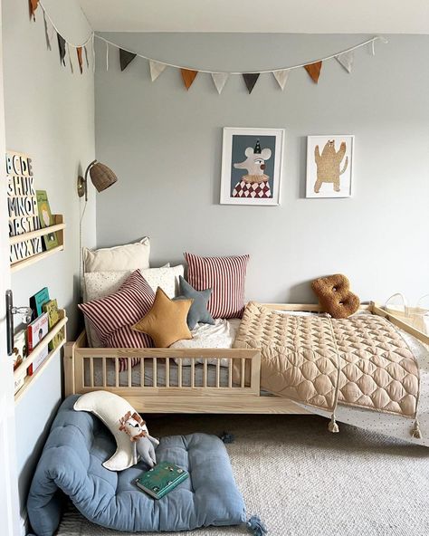 Room For Boys Kids, One Year Old Bedroom Boy, Small Toddler Boy Room, Boy Toddler Bedroom Ideas, Child Bedroom Ideas, Small Toddler Room, Toddler Boy Rooms, Toddler Boy Room Decor Ideas, Simple Kids Bedroom