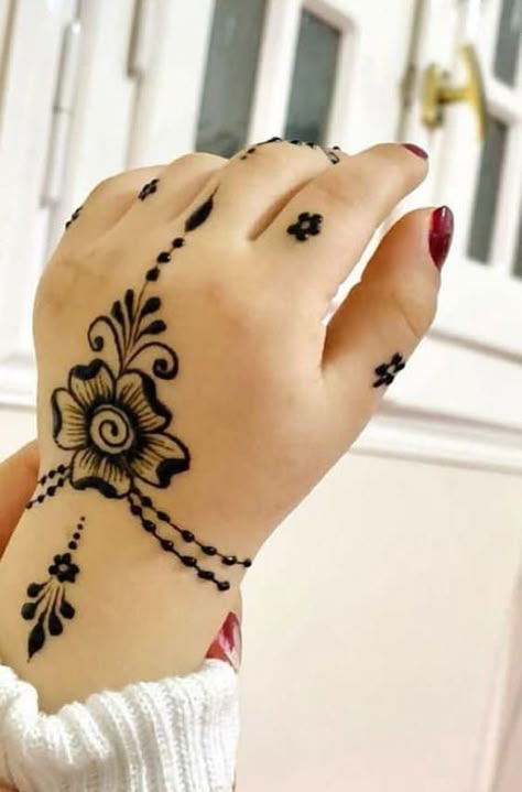 Baby Mehndi Design, Modern Mehndi, Henna Designs For Kids, Tato Henna, मेहंदी डिजाइन, Easy Henna, Henna Tattoo Hand, Henna Tattoo Designs Hand, Simple Henna Tattoo