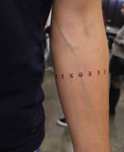 Tattoo like a band Astronomical Tattoo, Tattoo Moon Phases, Tatuagem Masculina Pequena, Forearm Band Tattoos, Small Tats, Moon Tattoo Designs, Band Tattoo, Tattoo Blog, Small Tattoo