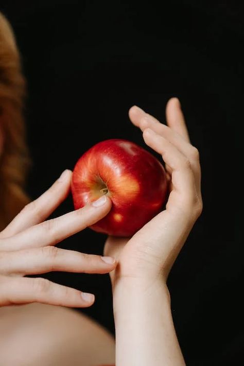 Person Holding Red Apple Fruit · Free Stock Photo Apple Reference, Exocrine Gland, Holding An Apple, Apple Square, Fruit Crush, Apple Benefits, Hygiene Care, Light Study, Family Family