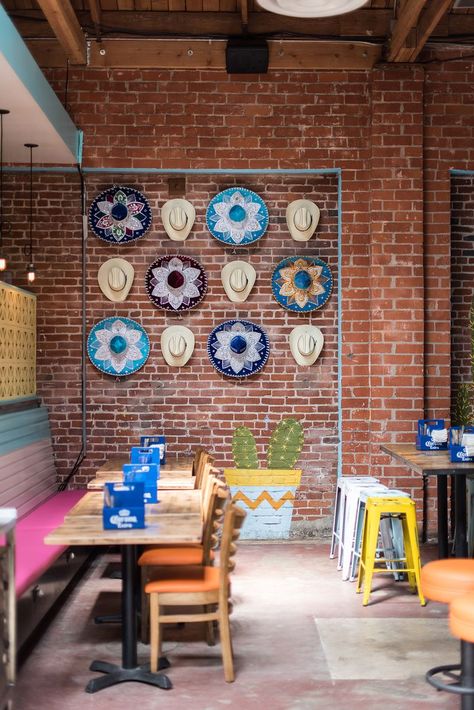 Restaurant Walls Ideas, Mexican Restaurants Decorations, Mexican Modernism Restaurant, Mexican Restaurant Table Decor, Texmex Restaurant Design, Mexico Restaurant Interiors, Modern Mexican Decor Restaurant, Cute Mexican Restaurant Decor, Mexican Store Design