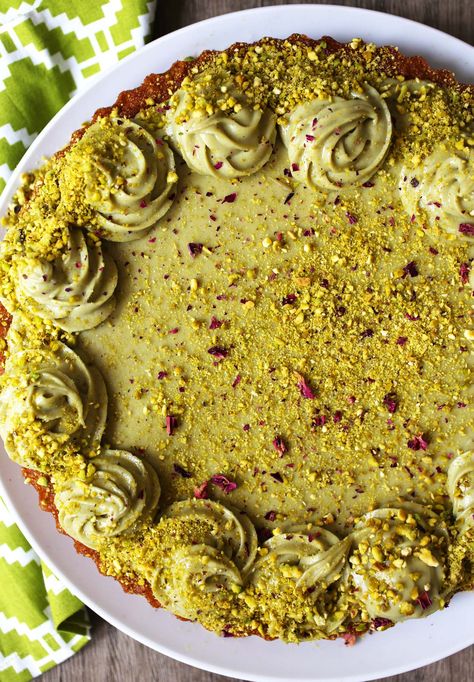 Pistachio Recipes Desserts, Pistachio Cake Recipe, Pistachio Cheesecake, Pistachio Dessert, Pistachio Recipes, Eggless Desserts, Cheesecake Mousse, Pistachio Cream, Pistachio Ice Cream