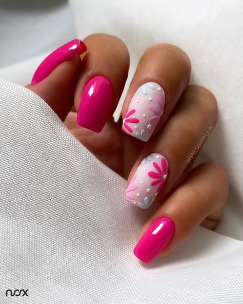 Express yourself through the art of nails Nails Rose Design, Trendy Back To School Nails, Cute Manicure Ideas, Light Pink Nail Designs, Pink Holographic Nails, Matte Pink Nails, Summer Nails 2024, Nails Easter, March Nails