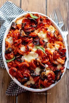 Pasta With Mozzarella, Pasta Norma, Baked Meat, Mozzarella Pasta, Pasta Alla Norma, Baked Pasta, Fusilli, Italian Dishes, Meat Dishes