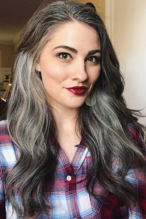 How to Get and Take Care Of the Salt And Pepper Hair Trend Salt And Pepper Hair Color, Pepper Hair Color, Dimensional Highlights, Blond Rose, Pepper Hair, Going Grey, Salt And Pepper Hair, Gorgeous Gray Hair, Grey Hair Inspiration