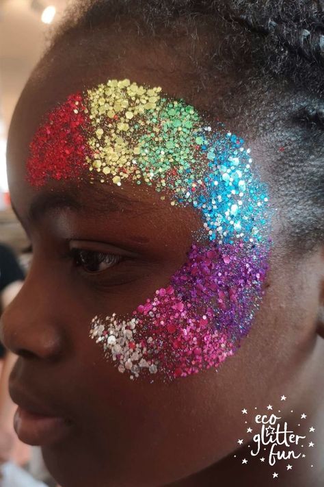 This bold & bright kids rainbow glitter pride makeup is super easy to recreate using our biodegradable glitters! Create this fun children's Pride makeup look in two simple steps using the Pride Rainbow Box Kit of Biodegradable glitter (which comes with our glitter application vegan aloe vera gel!). The best part? £1 of every kit sold is donated to LGBT charity, Albert Kennedy Trust. Pride Glitter, Childrens Makeup, Glitter Face Paint, Glitter Roots, Festival Makeup Glitter, Glitter Makeup Looks, Drag Make-up, Festival Face, Rainbow Face