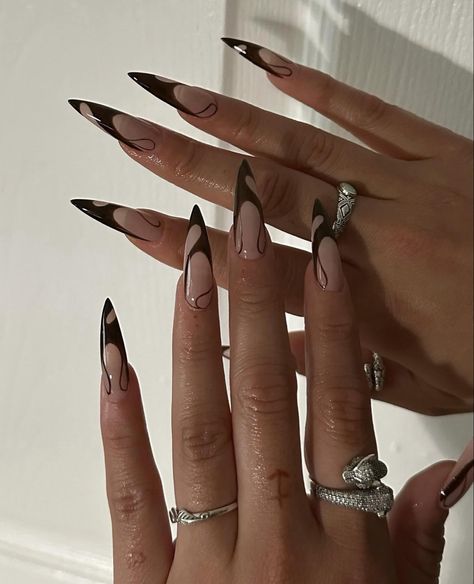 Stilleto Nails Designs, Long Almond Nails, Kutek Disney, Unghie Sfumate, Manikur Kuku, Pointy Nails, Goth Nails, Edgy Nails, Pointed Nails