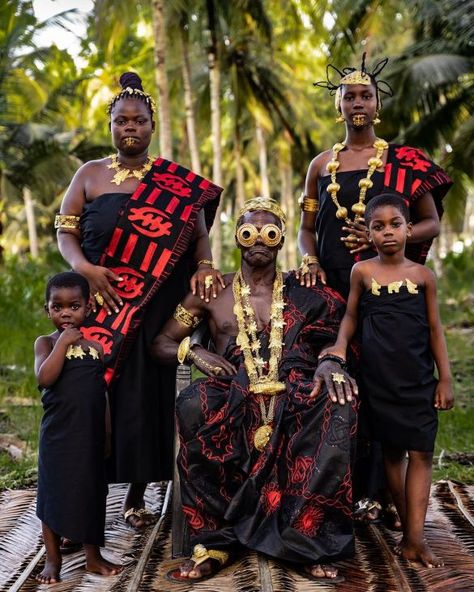 Ivory Coast Africa, Ghana Culture, African Swimwear, African Mythology, Ghana Fashion, Africa People, African Artwork, Black Royalty, Ghanaian Fashion