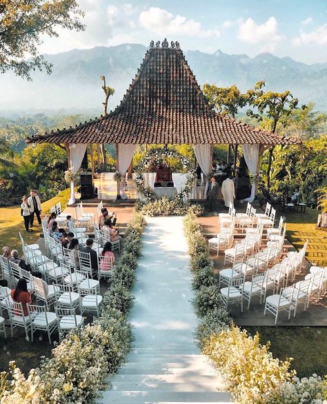 FORNIA on Instagram: “Hanson & @isable_xu ‘s beautiful wedding venue ✨✨ @pl.borobudur” Wedding Inspo Outdoor, Dekor Nikahan, Moodboard Wedding, Dekorasi Wedding, Javanese Wedding, Dream Wedding Decorations, Backdrop Wedding, Wedding Venue Inspiration, When I Get Married