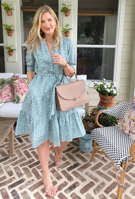 Morning Graduation Outfit, Draper James Dress, Grandmillenial Style Clothing, Southern Style Dresses, Grandmillenial Style, Outdoors Style, Beautiful Wardrobe, Elegant Girls, Elegant Style Women