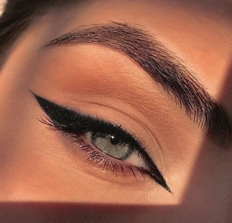 Eye Liner Designs Eyeliner Styles, Evening Eye Makeup, Eye Makeup Images, Eyeliner Designs, Cute Eye Makeup, Swag Makeup, Eye Makeup Pictures, Pinterest Makeup, Dope Makeup