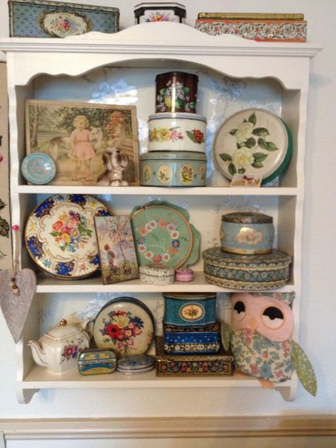 Office 2023, Cottage Cozy, Home Decor Australia, Antique Booth Displays, Vintage Knick Knacks, Collection Decor, Granny Style, Cottage Decorating, Grandma Core