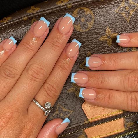 Elegant Short Gel Nail Designs, Girly Acrylic Nails Blue, Sky Blue French Tip, Ongles Baby Blue, Jamaica Nails, Short French Nails, Blue French Tip, Sky Blue Nails, Holiday Acrylic Nails