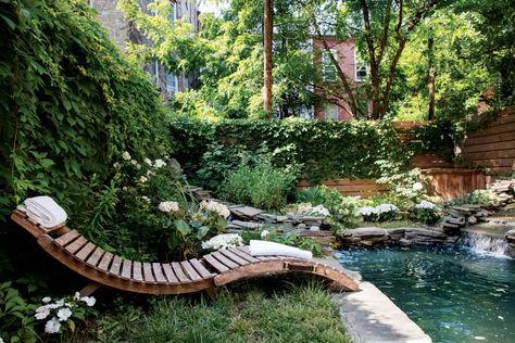 A Bed-Stuy Brooklyn Brownstone Gets a Modern Renovation Brooklyn Backyard, Brooklyn Townhouse, Townhouse Garden, Brooklyn House, Stone Pool, Backyard Dreams, Brooklyn Brownstone, Houses In France, Modern Renovation