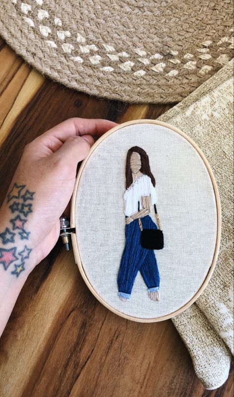 Embroidery People Outline, People Outline, Embroidery People, Portrait Embroidery, Clothes Embroidery Diy, Embroidery Hearts, Blue Jeans Crafts, Handmade Embroidery Designs, Jean Crafts