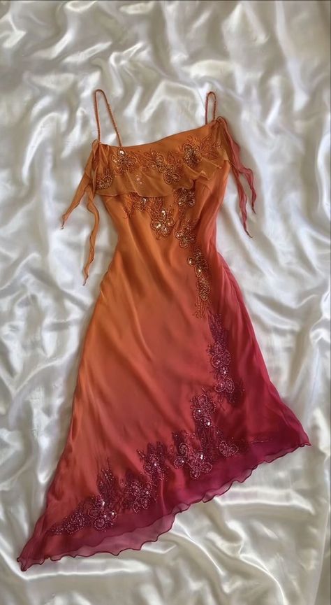 Beautiful Orange Dresses, Floral Dress Hoco, Fire Fairy Outfit, Red And Orange Outfit, Orange Dress Aesthetic, Red Dress Jewelry, 2000s Party Dress, 2000s Dresses, Classy Prom Dresses