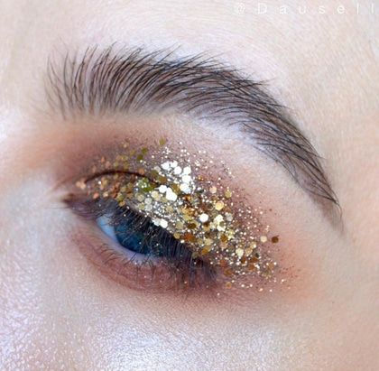 Brown Brows, Glitter Eyebrows, Festival Make Up, Maquillage On Fleek, Makeup Gold, Trendy Eyeshadow, New Year's Makeup, Gold Makeup, Trendy Makeup