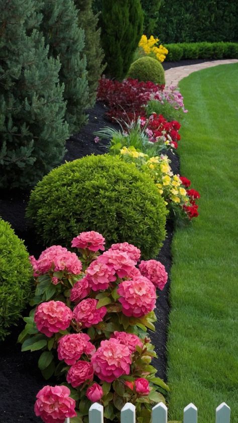 Front Yard Fence Line Landscaping Ideas That Wow - Cheerful Talks Property Line Landscaping Front Yards, Walkway Flowers, Fence Line Landscaping Ideas, Fence Line Landscaping, Creative Fence, Enchanting Backyard, Colorful Flower Beds, Florida Landscape, Natural Fence