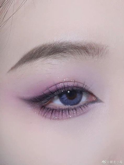 Eyes Aesthetic, Purple Eye Makeup, Cute Eye Makeup, Korean Eye Makeup, Glitter Eye Makeup, Purple Makeup, Ethereal Makeup, Eye Makeup Designs, Makeup Aesthetic