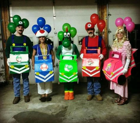 Mario kart Mario Kart Diy Costumes, Mario Kart Halloween, Family Costumes For 4, Super Mario Kostüm, Mario Kart Costumes, Yoshi Costume, Mario Halloween Costumes, Mario Kart Characters, Super Mario Costumes