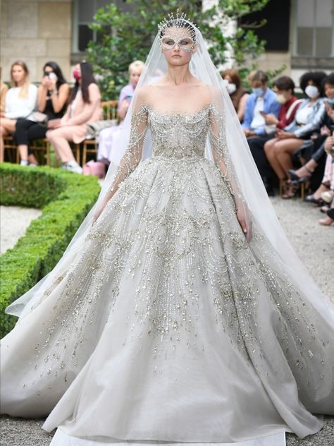 Zuhair Murad Couture Fall 2021 – WWD Zuhair Murad Couture, Casual Beach Wedding, Zuhair Murad Haute Couture, Paris Couture Week, Haute Couture Wedding Dress, Western Wedding Dresses, Royal Wedding Dress, Venice Carnival, Perfect Bride