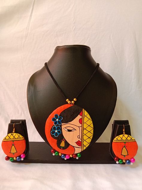 Painted Jewellery, Painted Necklace, Black Jewellery, Earrings Diy Handmade, Madhubani Paintings, Diy Earrings Easy, Basic Hand Embroidery Stitches, Diy Fabric Jewellery, Cloth Jewelry