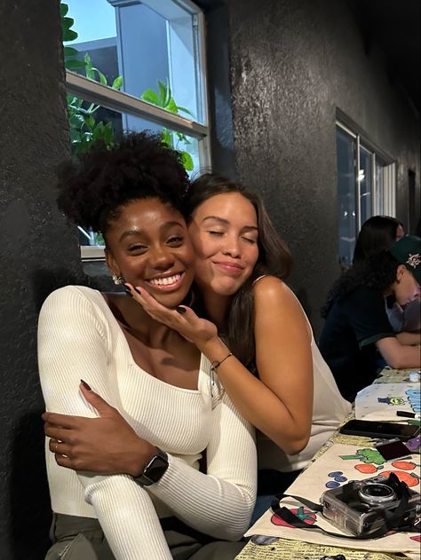 Girlhood Black Women, Black Woman Friends, Aesthetic Things To Do With Your Friends, Black Female Friendship, Vision Board Best Friend, Black Friends Aesthetic, Bestie Goals Black, Black Friendship Goals, Authentic Friends