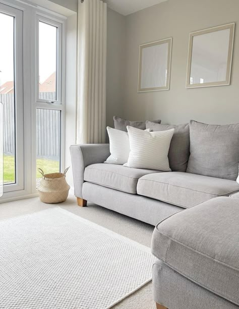 Grey Carpet Living Room Ideas Sofas, Grey Sofa Cream Carpet, Beige Sofa Grey Carpet, Grey Sofa Neutral Cushions, Grey Cream Living Room, Light Grey Sofa, Grey Carpet Living Room Ideas, Greige Living Room Decor, Light Grey Sofa Living Room