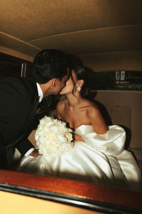 Early 2000s Wedding Aesthetic, Non Traditional Wedding Photos, Black Tie Fall Wedding, Wedding Reception Exit, Classy Wedding Aesthetic, Bridal Shoots, Effortless Wedding, Hockey Wife, Timeless Wedding Photos