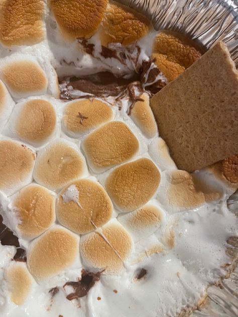 #smores #summer #summervibes #aesthetic #summerrecipes S’mores Aesthetic, Smores Aesthetics, Fall Sleepover, Mood 2024, Smores Dip, Saved Pins, Buffet Food, Autumn Aesthetic, Comfort Foods