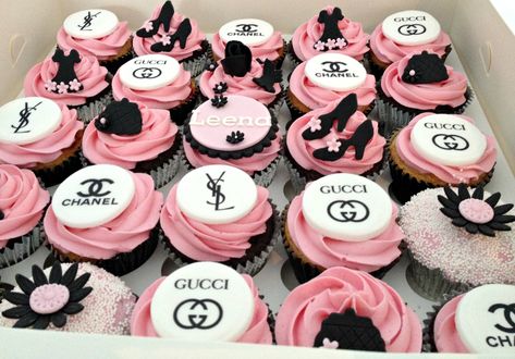 Channel Cupcake Ideas, Branded Cupcakes, Chanel Birthday Party Decoration, エルメス Apple Watch, Chanel Cupcakes, 34 Birthday, Chanel Birthday Cake, Sweet 16 Cupcakes, Chanel Birthday Party