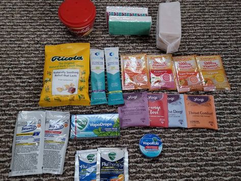 Sick Care Package For Girlfriend, Sick Gift Basket, Hospital Care Package Ideas For Women, Cold Care Package, Homeless Care Package Blessing Bags, Care Package For Sick Friend, Care Packages For Sick Friends, Sick Care Package, Travel Care Package