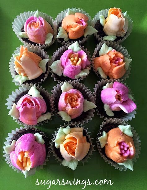 Sugar Swings! Serve Some: Piped Buttercream Flower Cupcakes (made with Russian piping tips) Buttercream Flowers Cupcakes, Russian Cakes, Russian Piping Tips, Buttercream Flower, Frosting Tips, Edible Crafts, Icing Tips, Flower Cupcakes, Childrens Birthday Cakes