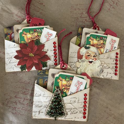 Decorated Christmas Envelopes, Junk Journal Christmas Ideas, Christmas Junk Journal Ideas, Diy Christmas Tags, Handmade Journals Diy, Christmas Gift Tags Handmade, Matchbox Crafts, Christmas Junk Journal, Simple Christmas Cards