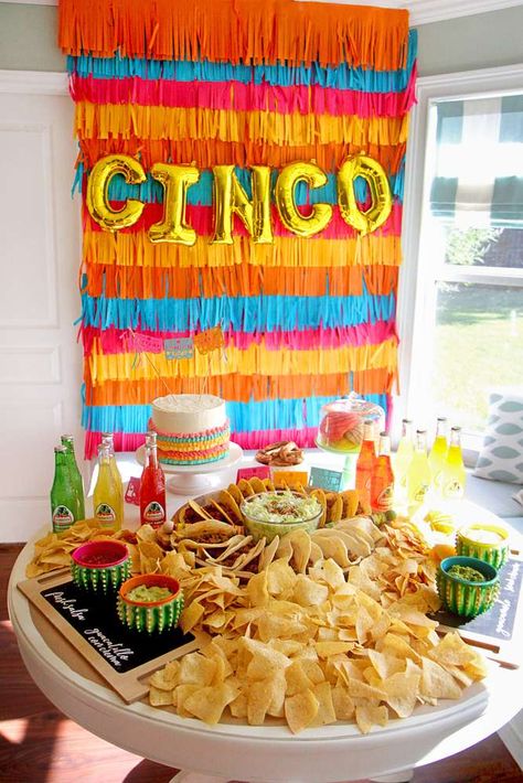 Cinco De Mayo Restaurant Ideas, Cinco Birthday Theme, 5 De Mayo Birthday Party Ideas, Cinco De Drinko Party Ideas, Cinco Fiesta Birthday Party, Easy Cinco De Mayo Decor, Fiesta Fourth Birthday Party, Cinco De Mayo Work Party Ideas, Cinco De Mayo Balloon Ideas