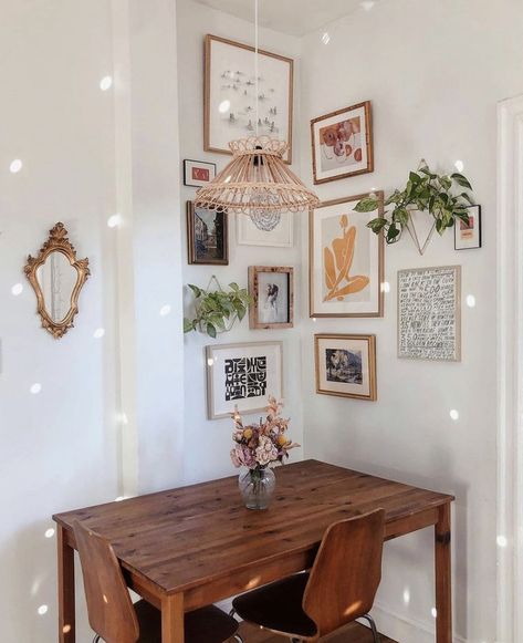 Kids Art Gallery Wall Living Room, Corner Living Room Wall Decor, Photos In Corner Of Wall, Picture Frame Corner Wall, Gallery Wall Corner Living Room, Corner Gallery Wall Office, Gallery Wall Ideas Corner, Corner Art Gallery Wall, Modern Boho Gallery Wall